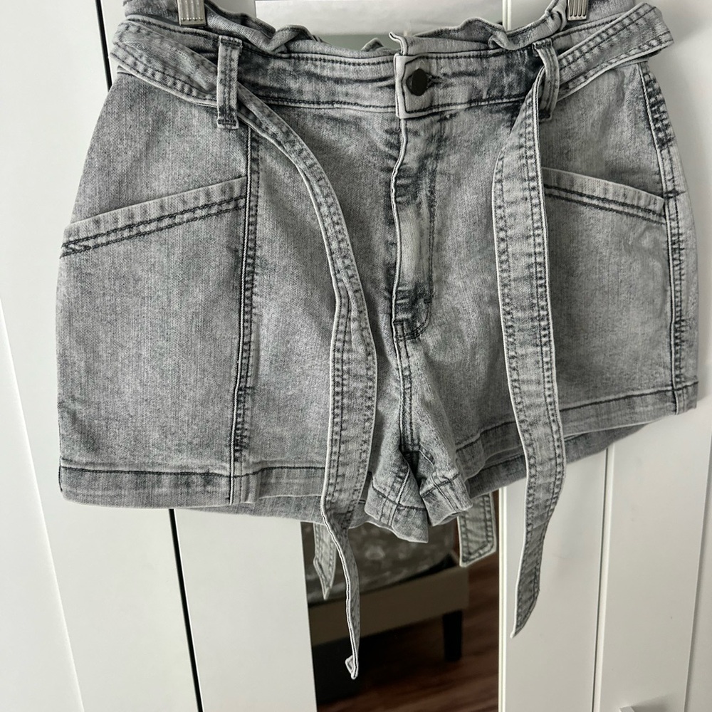 Universal Thread Gray Jean Shorts Acid Wash Paper bag Stretch with Tie Belt